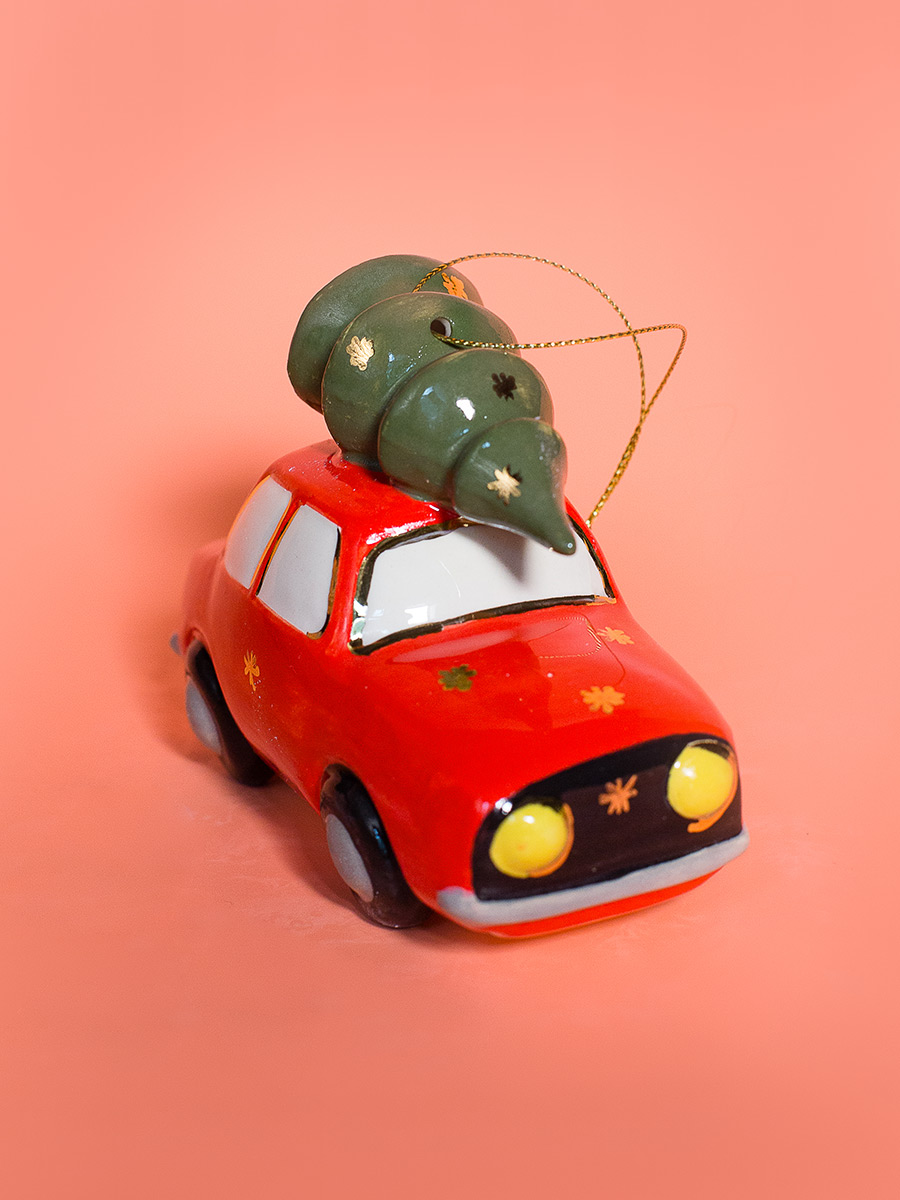 Ёлочная игрушка «Машинка с ёлкой» с золотой росписью